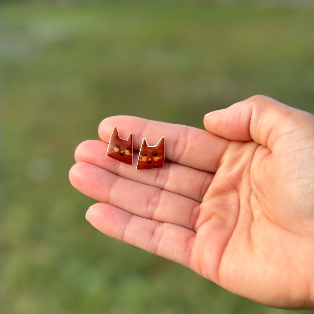 Cat stud earrings